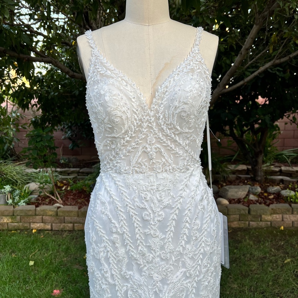 Beautiful Beaded Wedding Gown Like-New - Picture 7 of 13